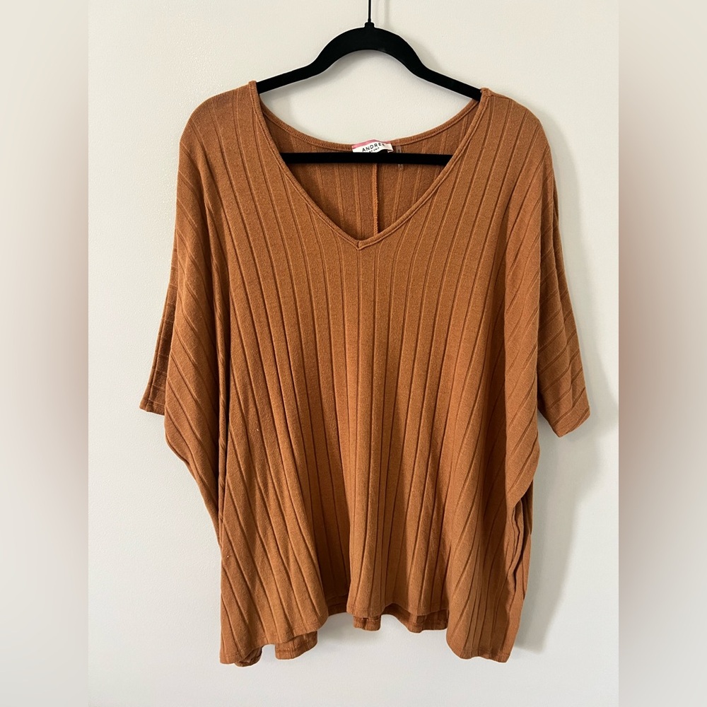 ANDREE BY UNIT Ribbed V-Neck Tunic in Rust